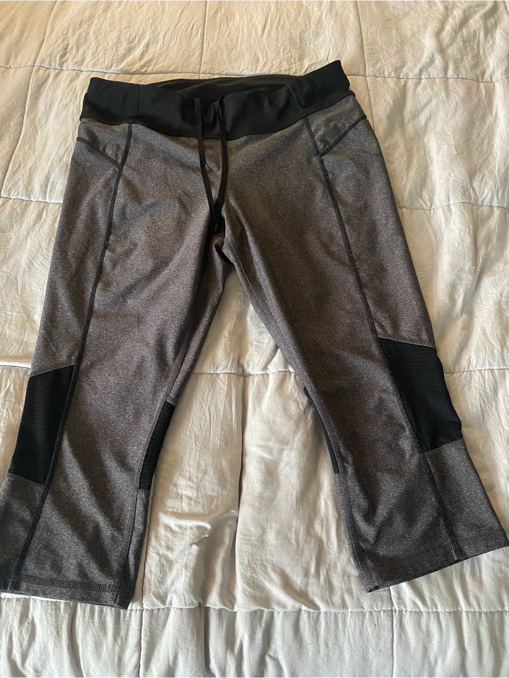 Women's Active Capri Leggings in Charcoal Gray